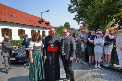 Kardinal Christoph Schnborn mit Bgm. Josef Freiler & Gattin