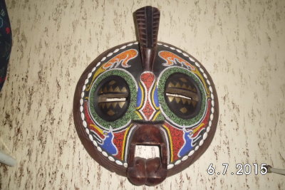 002_Round Facial Mask with diameter outlined with cowries.JPG