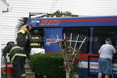 auburn bus crash_05.jpg
