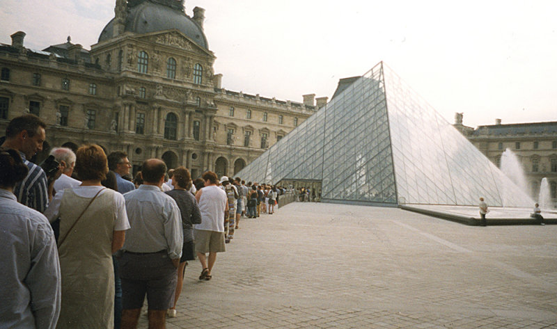 Line up for the Louvre