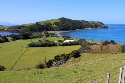 The peninsula has many little bays where farmers have built their farm houses and farmed
This is now a sheep farm