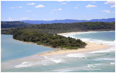 This picture was taken at Minnamurra, not far from where I live.
It is a great place for hiking and swimming.
