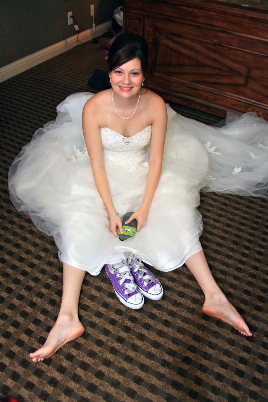 GETTING READY TO PUT ON THE BRIDAL SHOES
