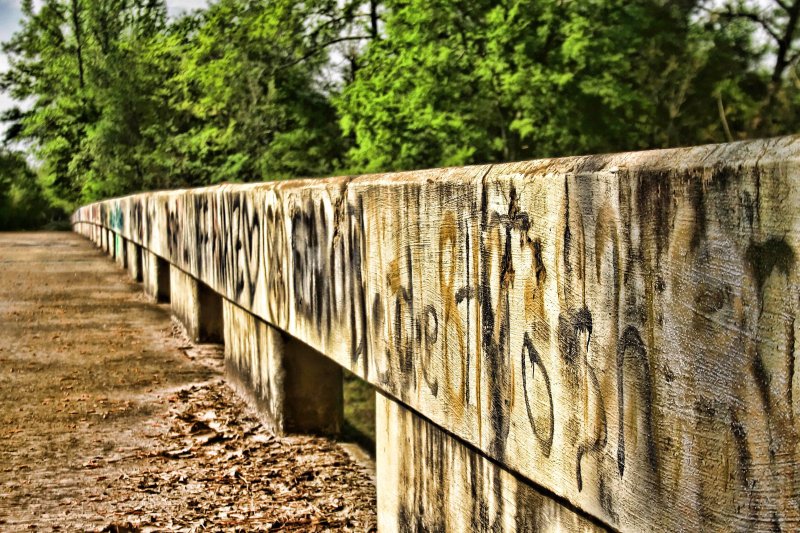 BRIDGE GRAFITTI