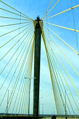 BRIDGE FROM MISSOURI TO ILLINOIS