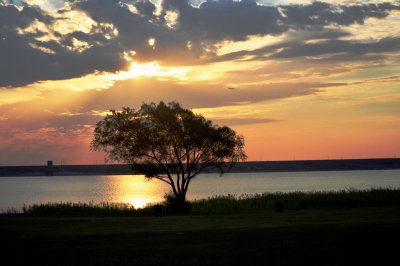 Sunrise at Grapevine Lake