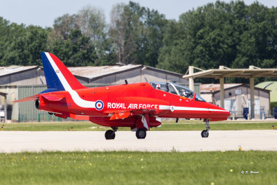 Back down to earth - Red Arrows - 7155