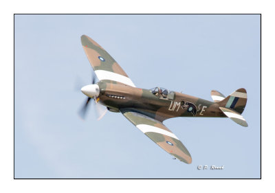 La Fert Alais 2014 - Spitfire low pass - 5238