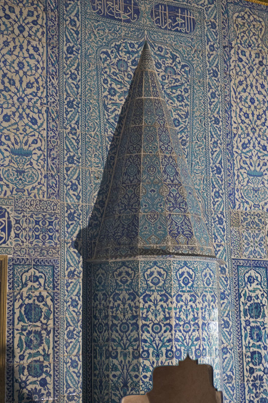 Istanbul Sultans Pavilion at Yeni Camii May 2014 6136.jpg