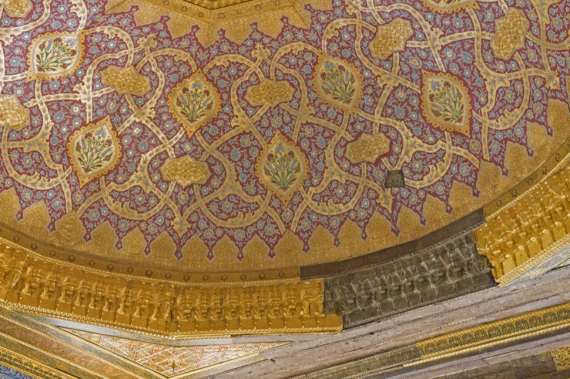 Istanbul Sultans Pavilion at Yeni Camii May 2014 9292.jpg