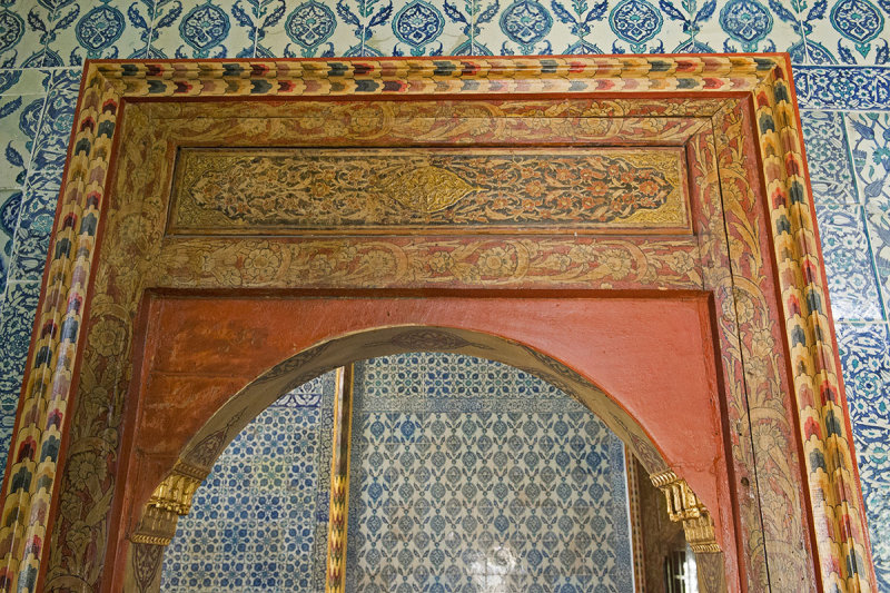 Istanbul Sultans Pavilion at Yeni Camii May 2014 9295.jpg