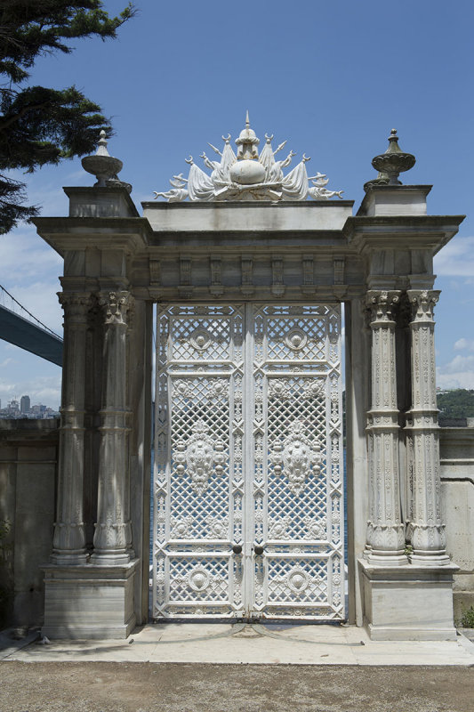 Istanbul Beylerbeyi Palace May 2014 8917.jpg