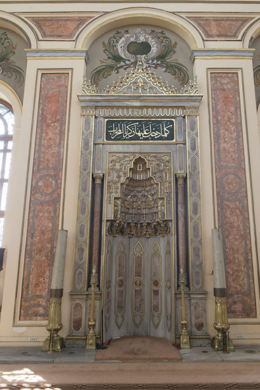 Istanbul Bezm-i Alem Valide Sultan mosque May 2014 8684.jpg