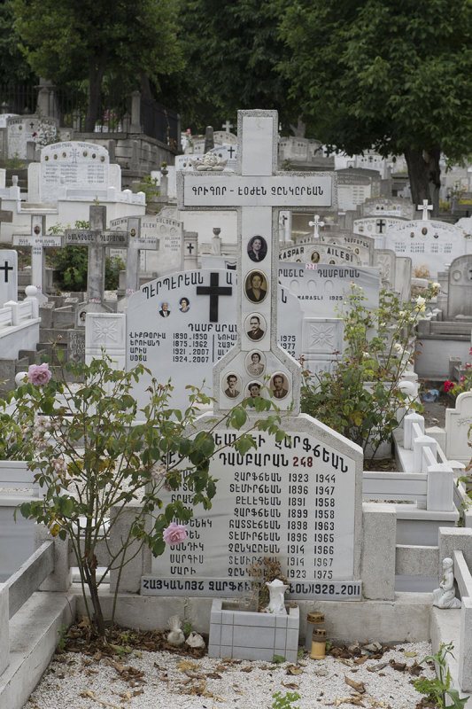 Istanbul Armenian graveyard May 2014 9148.jpg