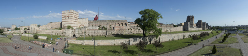 Istanbul at Topkapi gate May 2014 6666 panorama.jpg