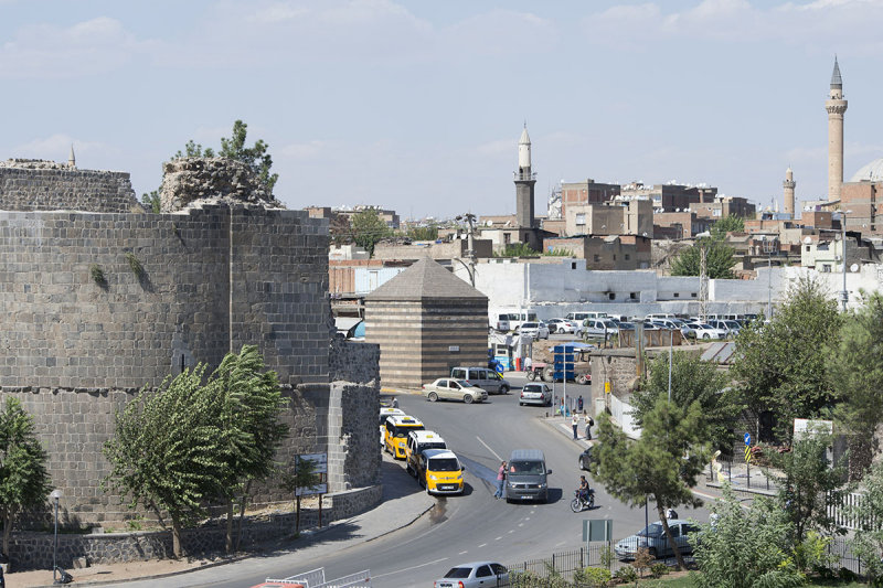 Diyarbakir Walls at Mardin Kapi september 2014 3770.jpg