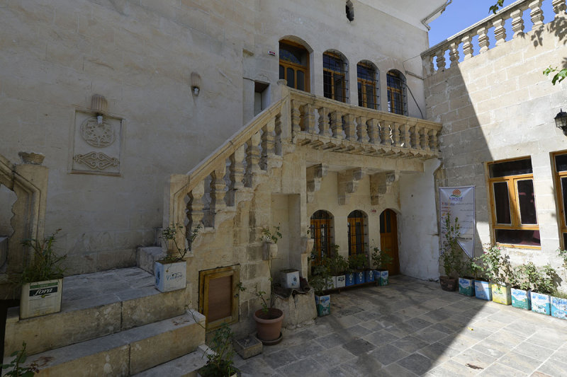 Urfa Walking ancient streets september 2014 3242.jpg