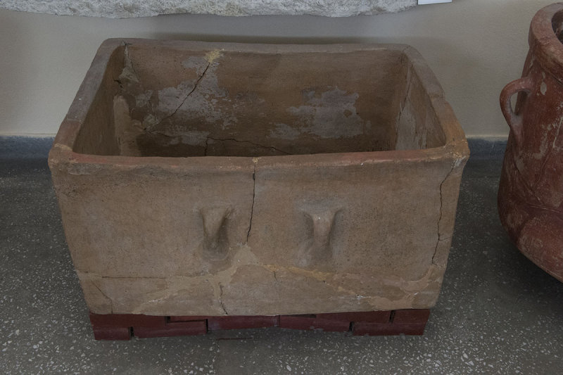 Kayseri Archaeological Museum Bath Tub september 2014 2243.jpg