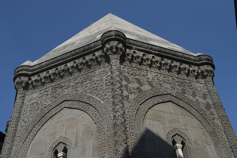 Kayseri Hunat Camii september 2014 2432.jpg