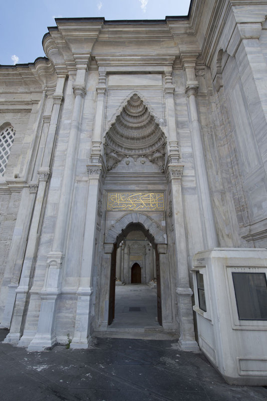 Istanbul Nurosmaniye Mosque 2015 1141.jpg