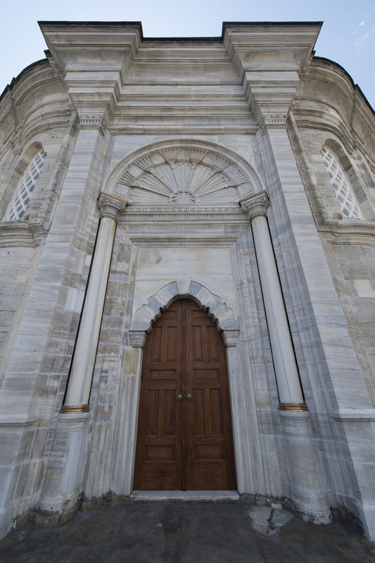 Istanbul Nurosmaniye Mosque 2015 1189.jpg