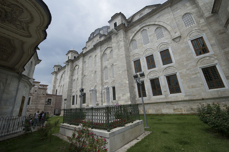 Istanbul Fatih Mosque 2015 9237.jpg