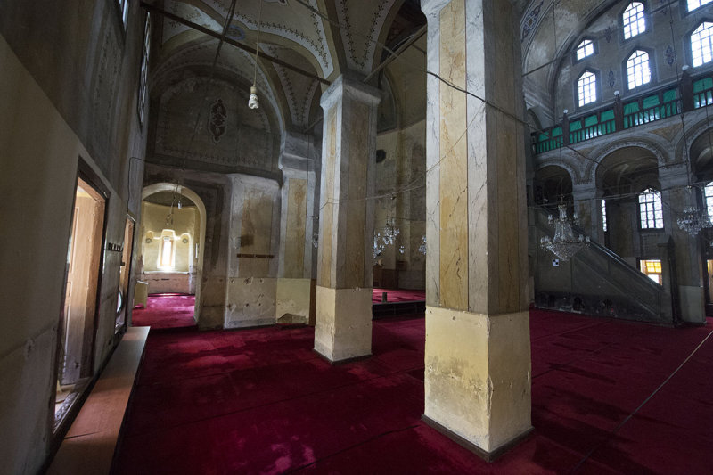 Istanbul Rose Mosque 2015 8615.jpg