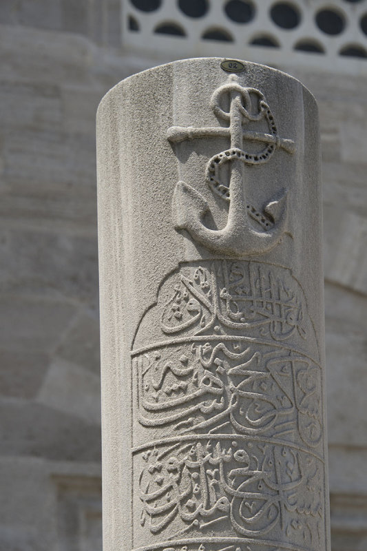 Istanbul Suleymaniye Mosque Graves 2015 1267.jpg