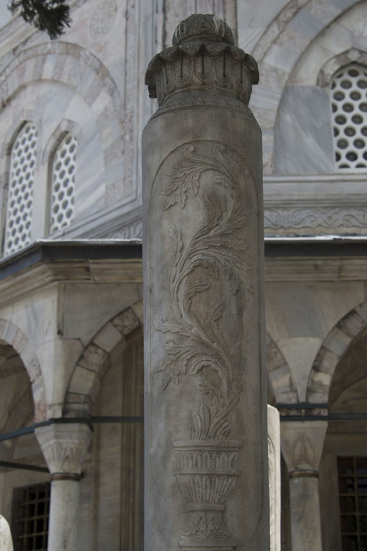 Istanbul Suleymaniye Mosque Graves 2015 1268.jpg