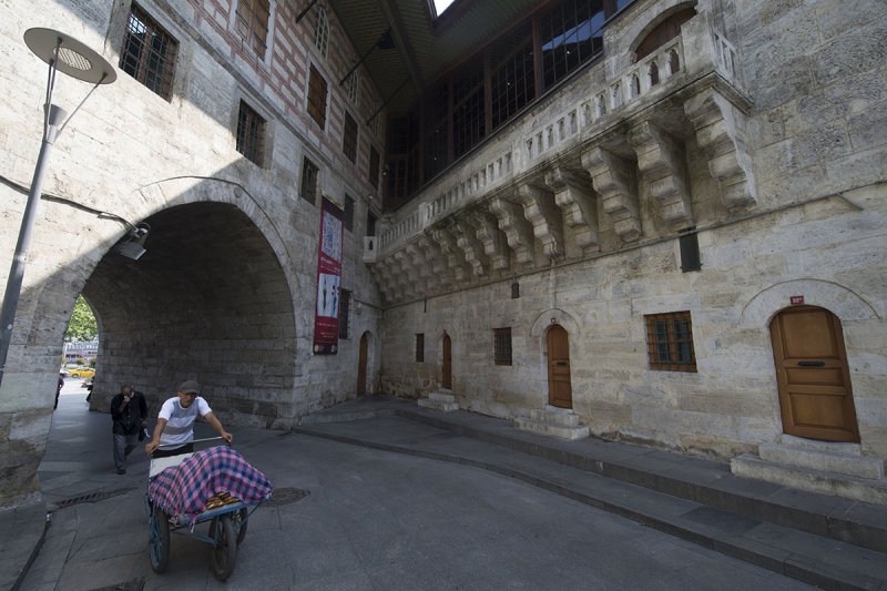 Istanbul Yeni Camii 2015 9355.jpg