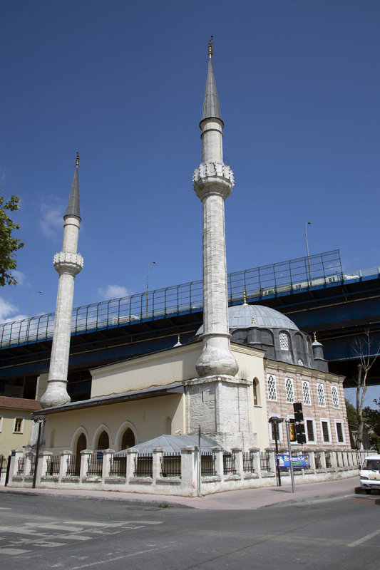 Istanbul Kumbarhane mosque 2015 0611.jpg