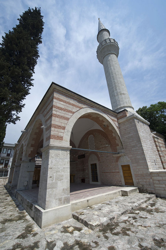 Istanbul Zincirli Kuyu mosque 2015 9327.jpg
