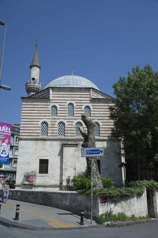 Istanbul Selcuk Sultan mosque 2015 8990.jpg