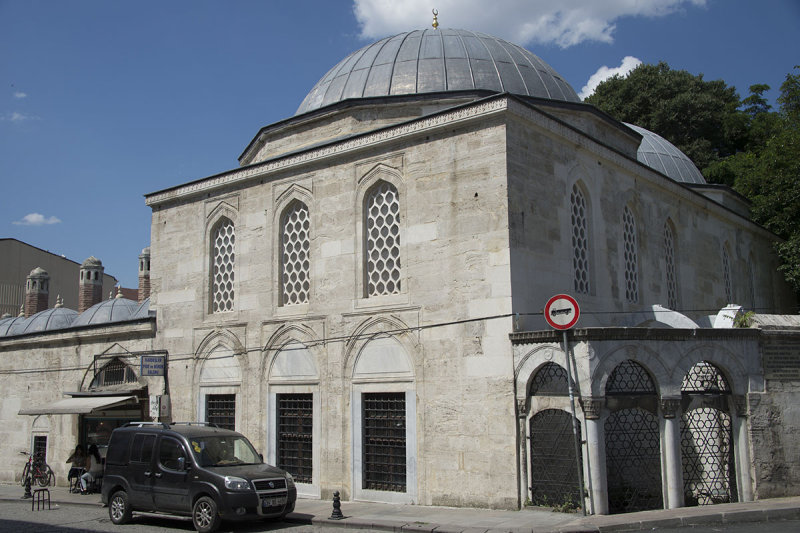 Istanbul Ekmekcizade Ahmet Pasha Medresesi 2015 1350.jpg
