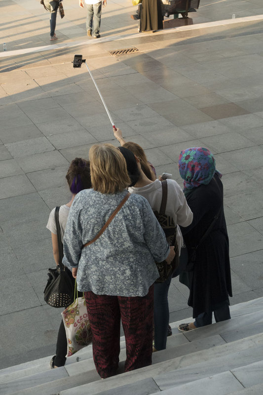 Istanbul Iftar at Yeni Cami 2665.jpg