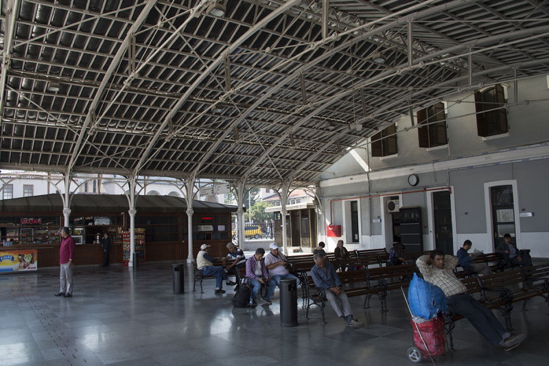 Izmir Basmane railroad station October 2015 2533.jpg