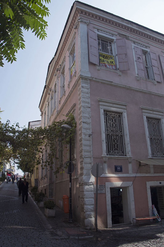 Izmir Old Houses October 2015 2538.jpg
