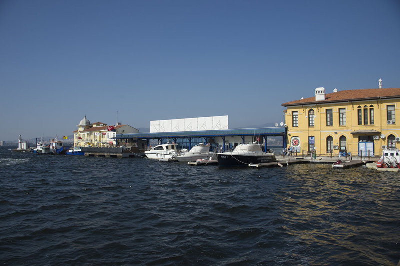 Izmir Pasaport Iskelesi October 2015 2609.jpg