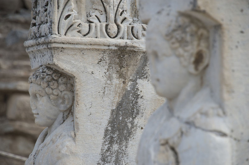 Ephesus Hercules Gate October 2015 2680.jpg