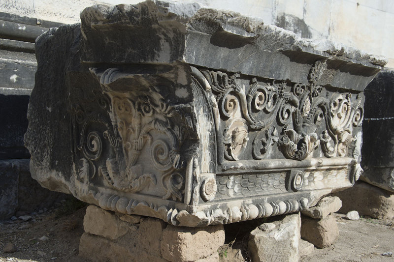 Didyma Apollo Temple October 2015 3258.jpg