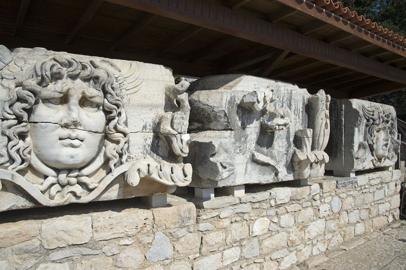 Didyma Apollo Temple October 2015 3302.jpg