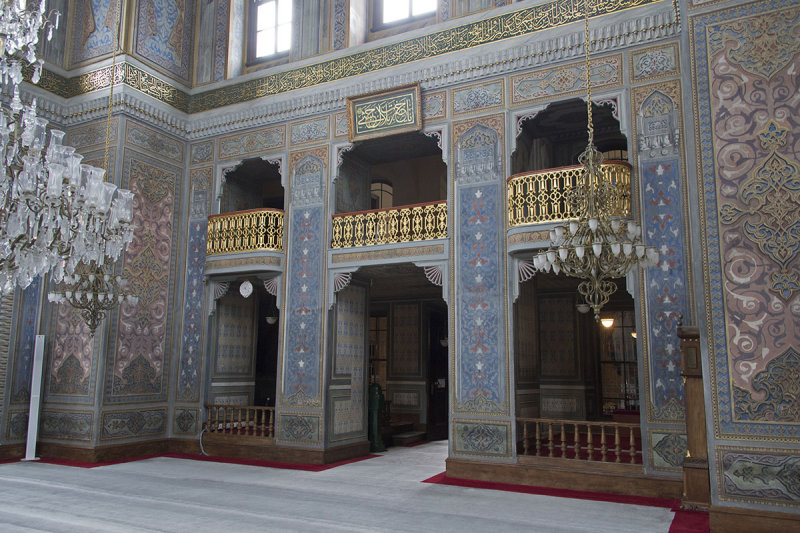 Istanbul Pertevniyal Valide Sultan Mosque december 2015 6614.jpg