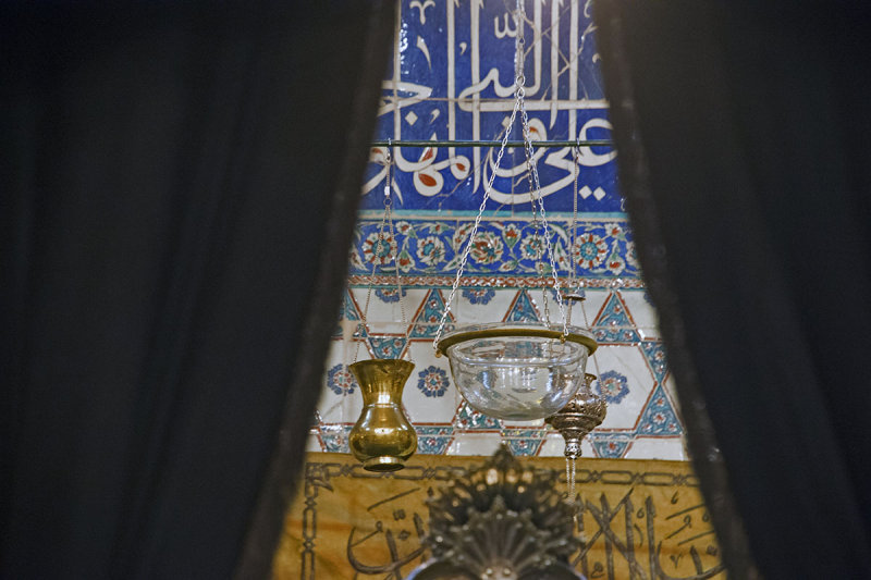 Istanbul Eyup turbesi december 2015 5052.jpg