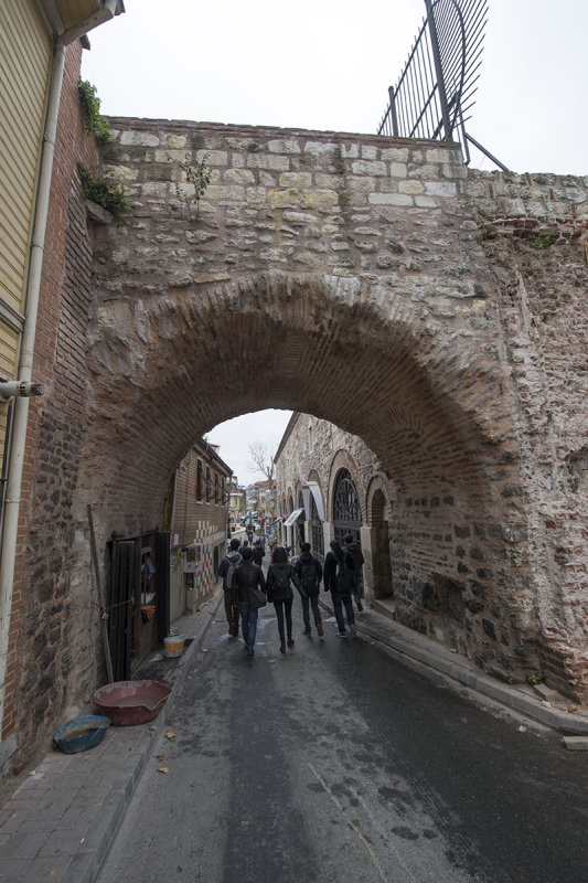 Istanbul Aqueduct of Valens december 2015 4849.jpg