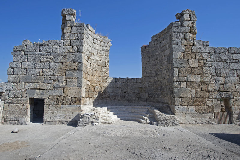 Perge Basilica October 2016 9570.jpg