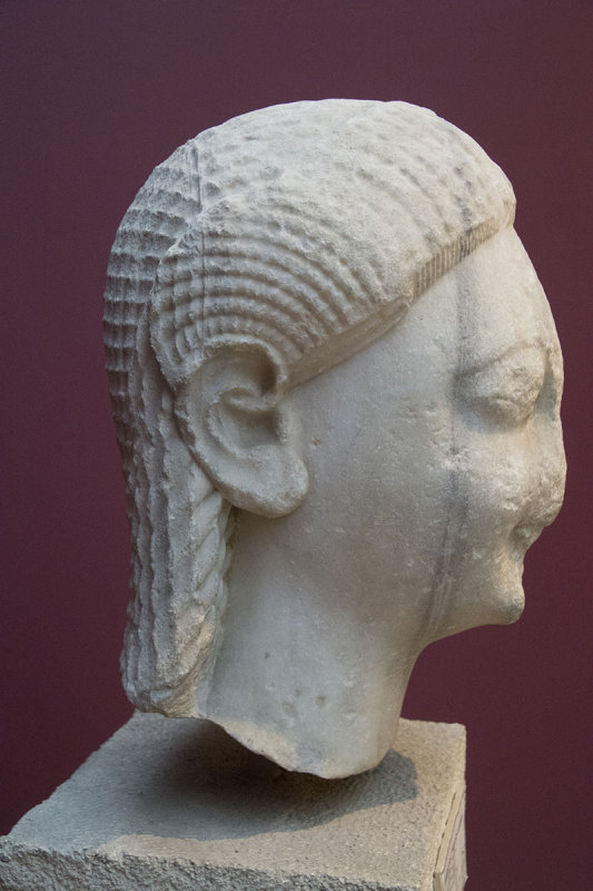 Ist Arch Mus Kouros head October 2016 9039.jpg