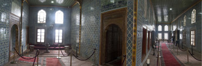 Istanbul Sultans Pavilion at Yeni Camii May 2014 6156 panorama.jpg