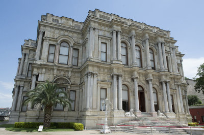 Istanbul Beylerbeyi Palace May 2014 8916.jpg