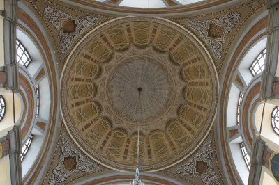 Istanbul Bezm-i Alem Valide Sultan mosque May 2014 8685.jpg