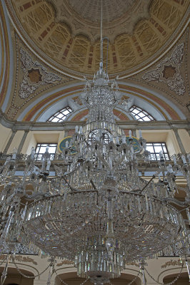 Istanbul Bezm-i Alem Valide Sultan mosque May 2014 8686.jpg